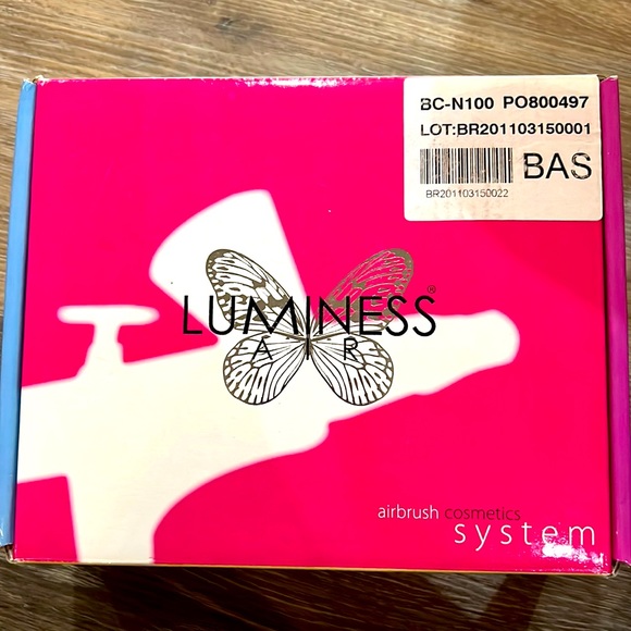 Luminess Air Airbrush Cosmetics System. Condition is "New in box". - Picture 1 of 3